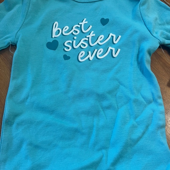 BEST SISTER EVER Long Sleeve Onsie - Picture 2 of 6
